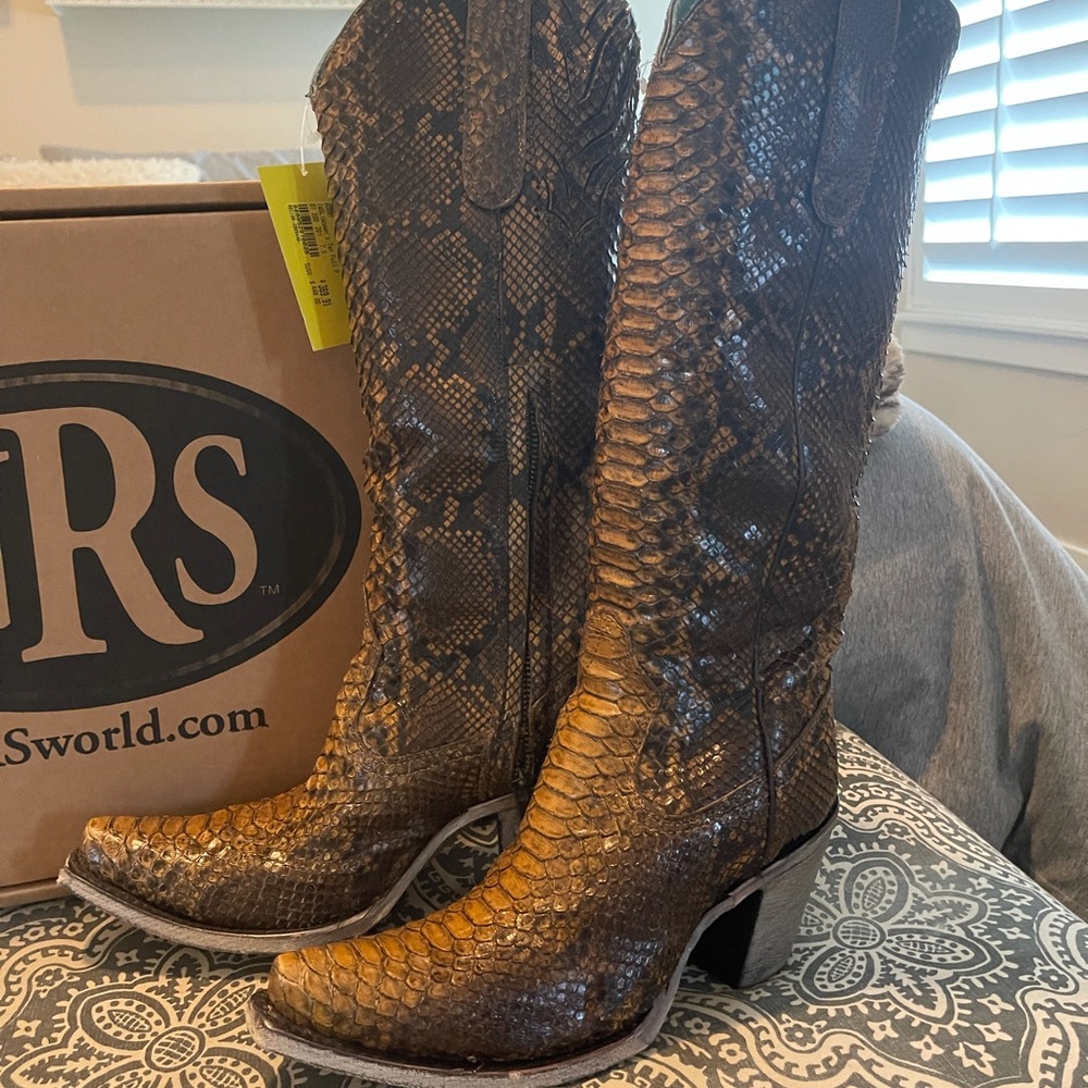 Corral womens full python snip toe boot